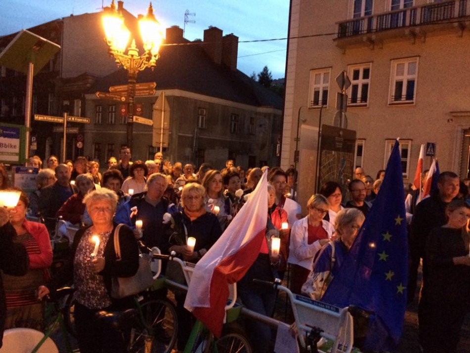 Zawieszenie protestu przed sądem - foto