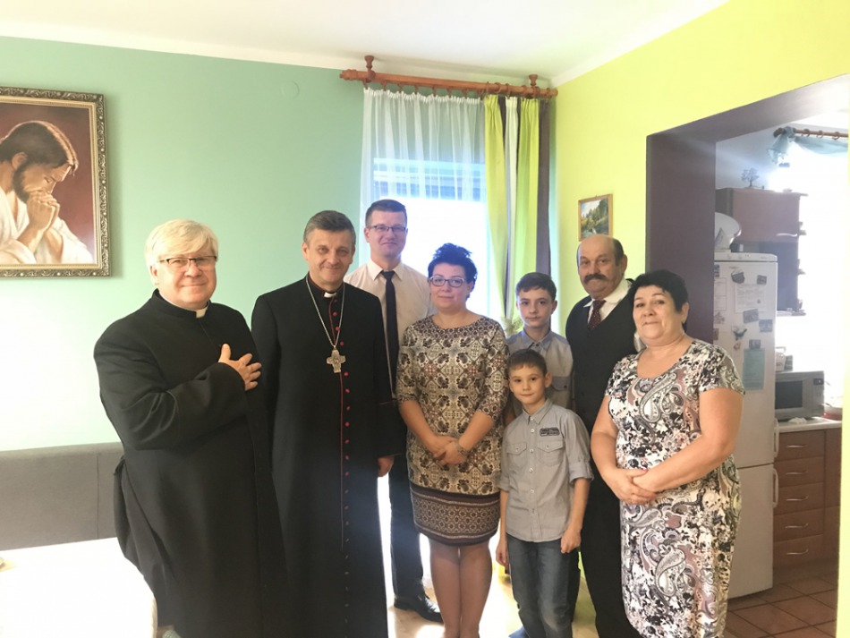 Biskup pojechał na wieś - foto