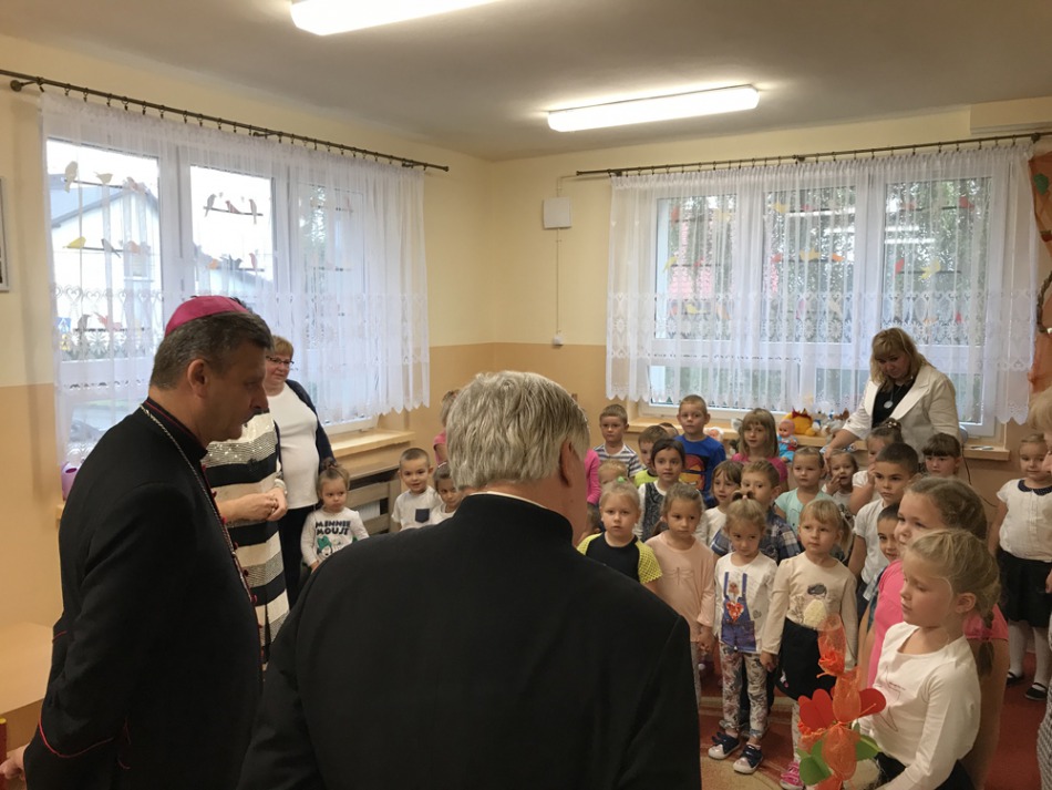 Biskup pojechał na wieś - foto
