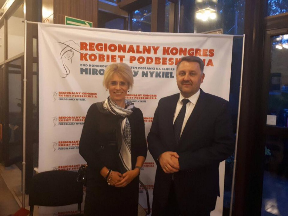 Kongres z Czarnym Protestem w tle - foto