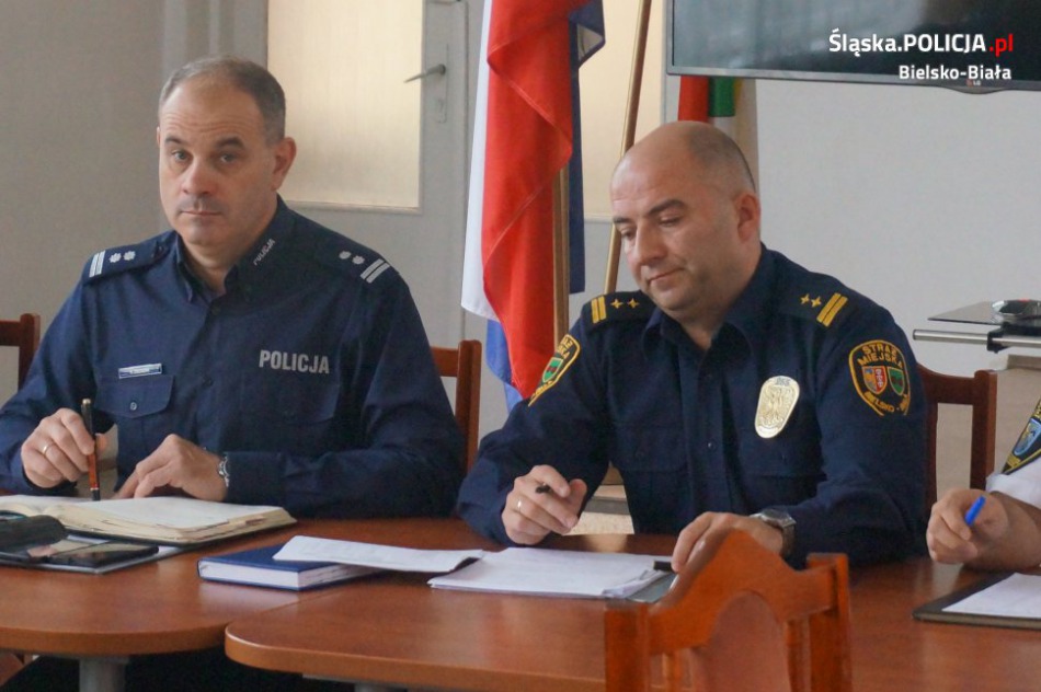 Policjanci szkolą strażników - foto