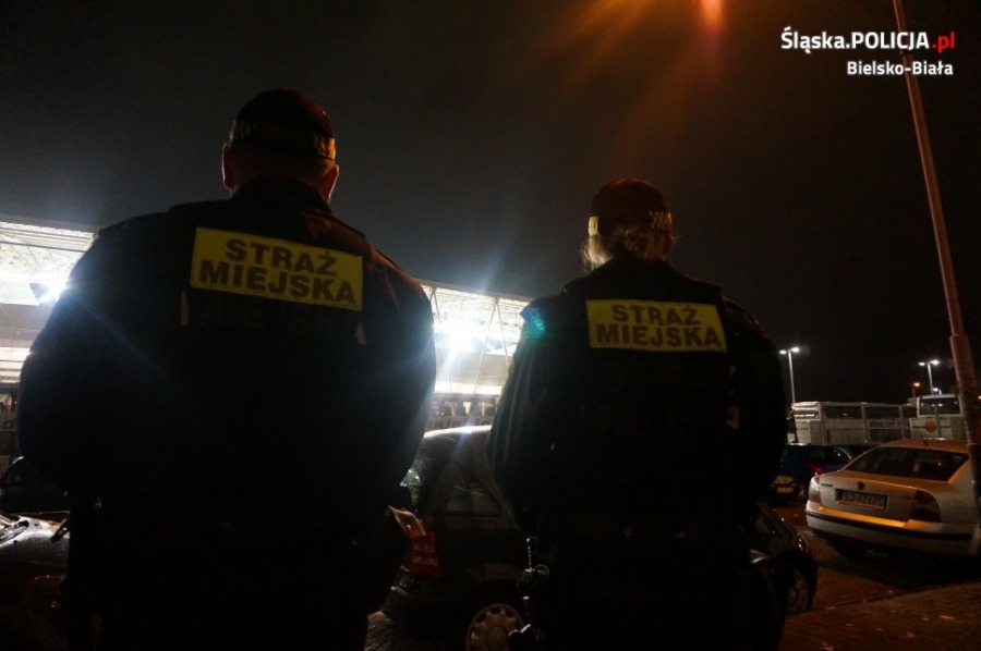 5 tys. kibiców i 300 policjantów - foto