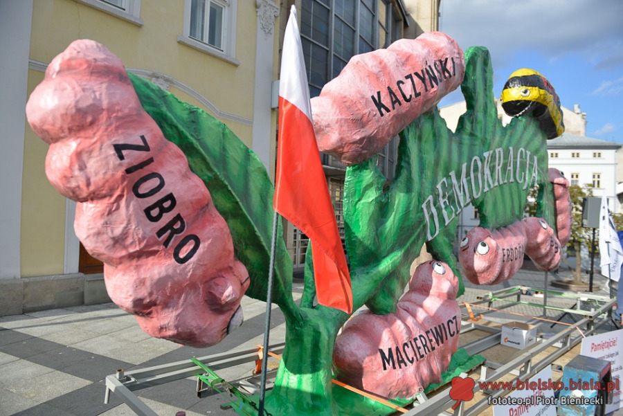 Polityczny happening na placu Chrobrego