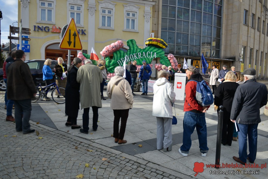 Polityczny happening na placu Chrobrego