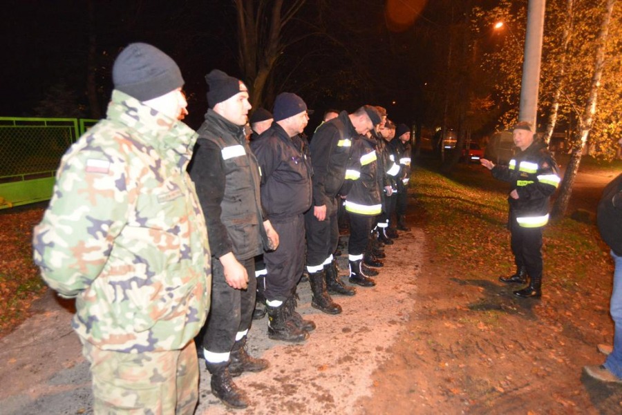 Szkolą się w wodzie, błocie i piachu - foto