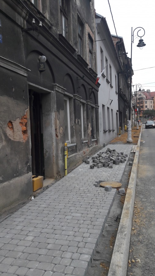 Na Sobieskiego układają kostkę - foto