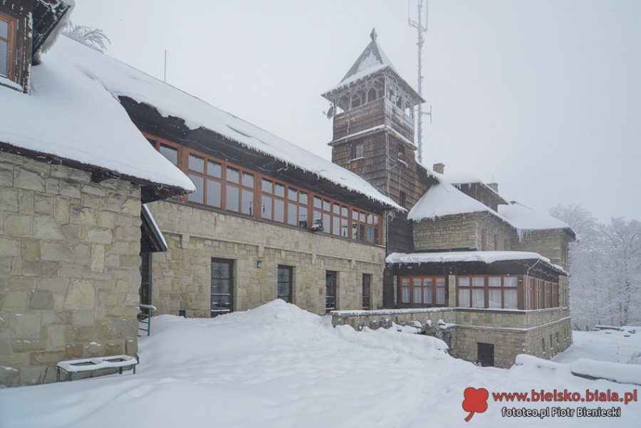 Zima na górze. Bajkowy obraz z wieży na Szyndzielni