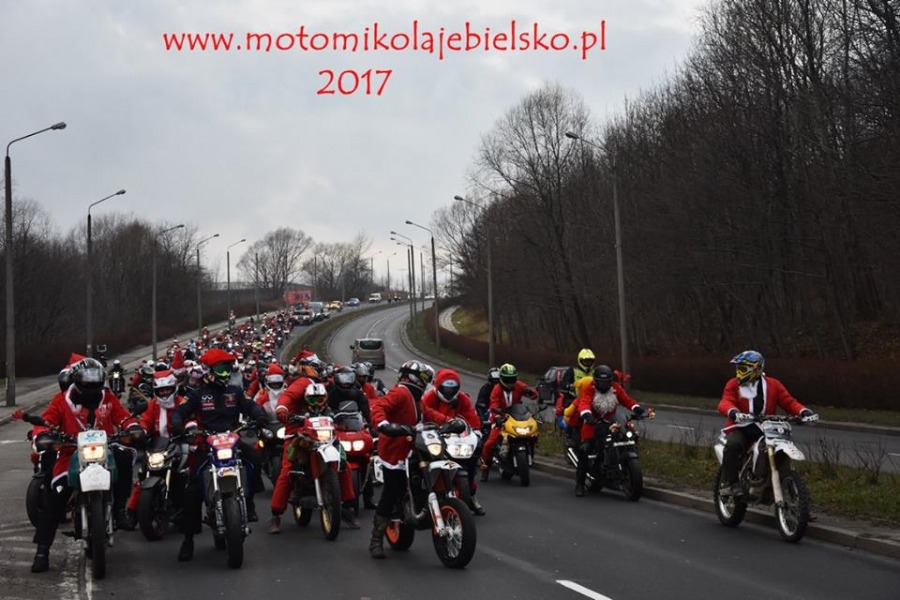 Kawalkada z prezentami na Pocztowej - film