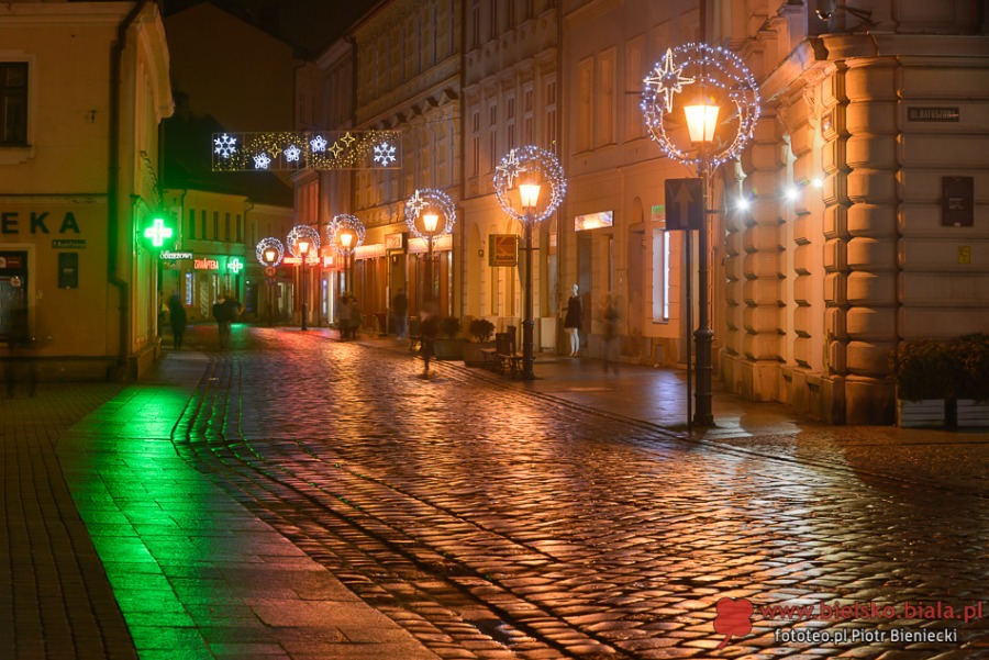 Bielsko-Biała pięknieje po zmroku