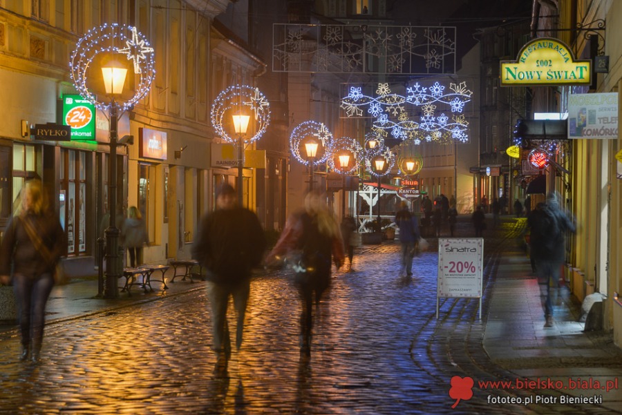 Bielsko-Biała pięknieje po zmroku