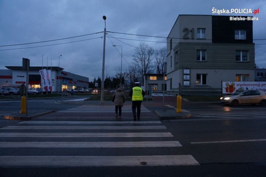 Akcja drogówki. Rozdawali seniorom bilety na TSP