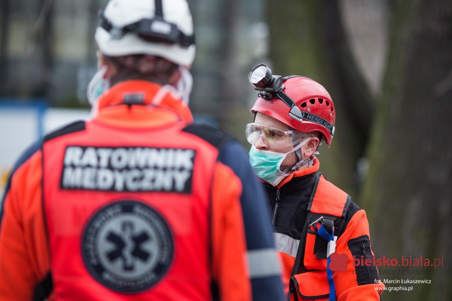 Nocny atak terrorystów. Akcja ratownicza (ZDJĘCIA)