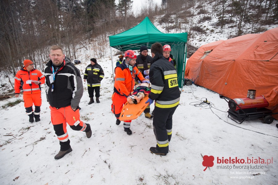 Nocny atak terrorystów. Akcja ratownicza (ZDJĘCIA)