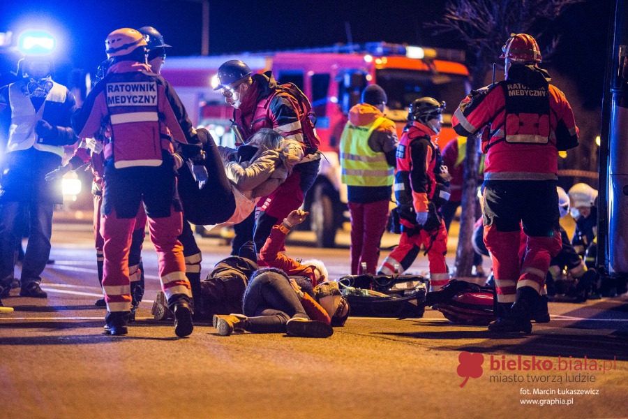 Nocny atak terrorystów. Akcja ratownicza (ZDJĘCIA)