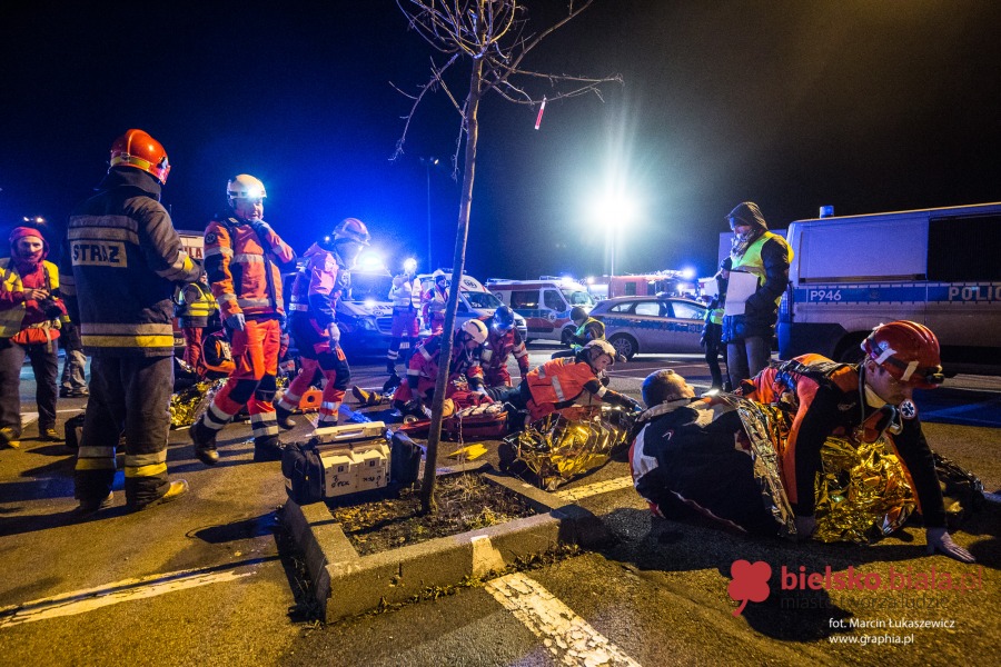 Nocny atak terrorystów. Akcja ratownicza (ZDJĘCIA)