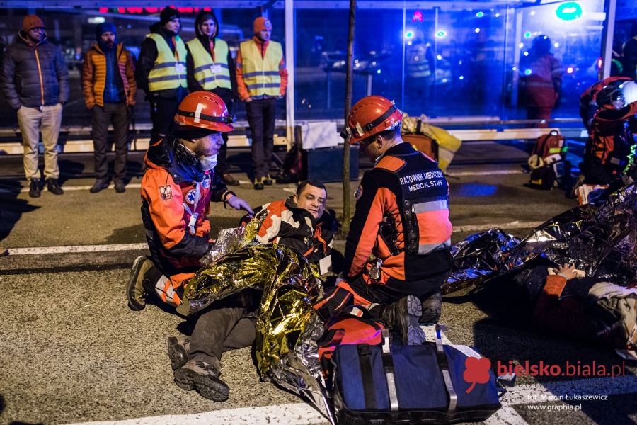 Nocny atak terrorystów. Akcja ratownicza (ZDJĘCIA)