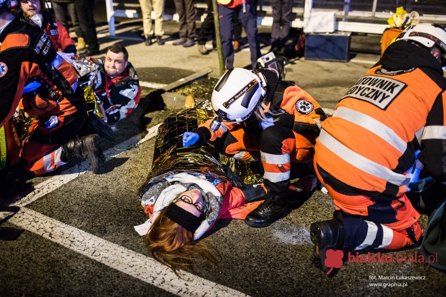 Nocny atak terrorystów. Akcja ratownicza (ZDJĘCIA)