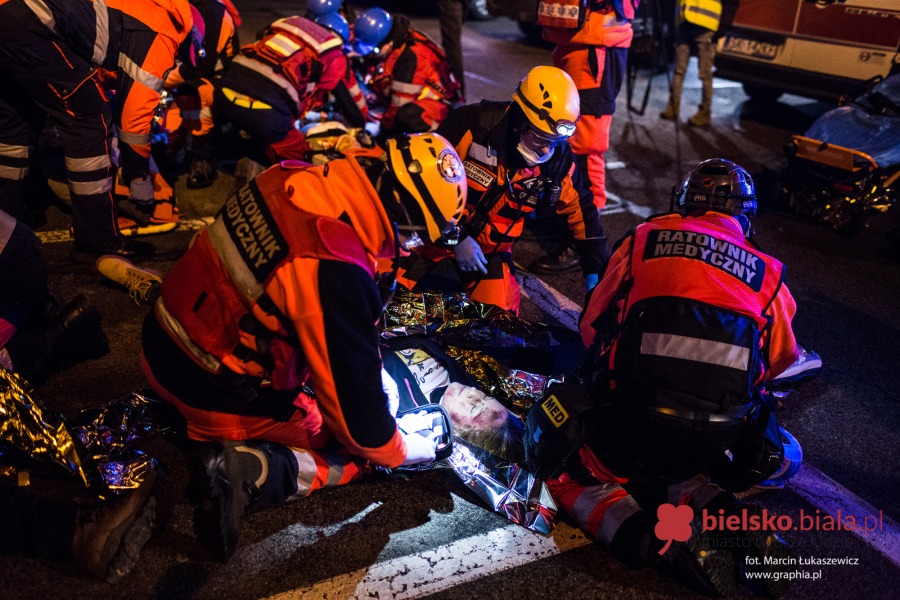 Nocny atak terrorystów. Akcja ratownicza (ZDJĘCIA)