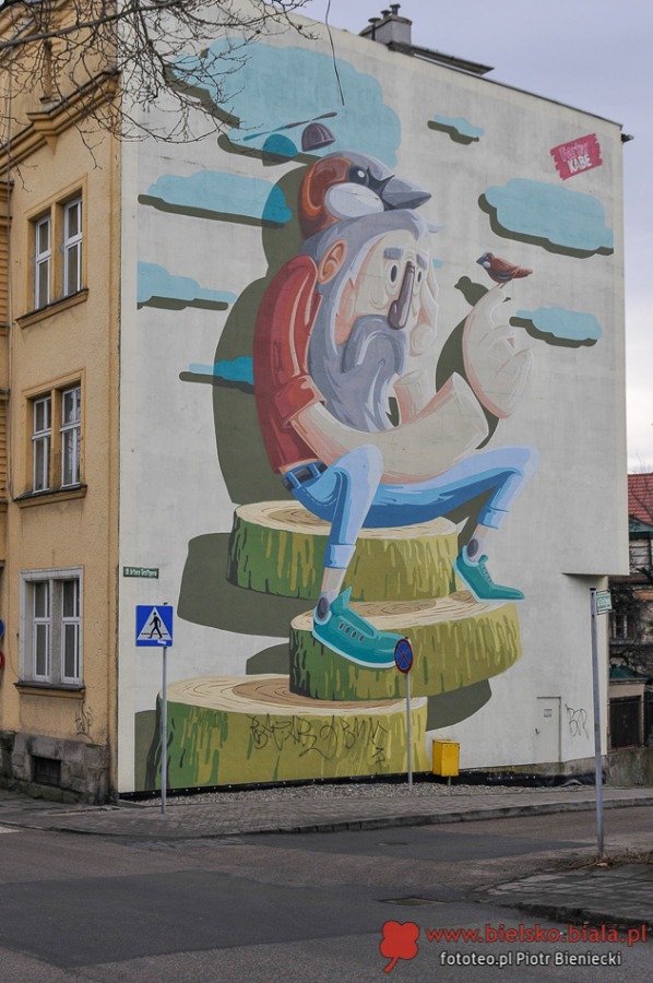 Trwa wycinka alei starych platanów w centrum - foto