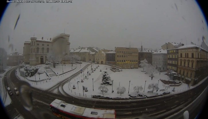 Zima zaskoczyła drogowców. Zasypane ulice - foto