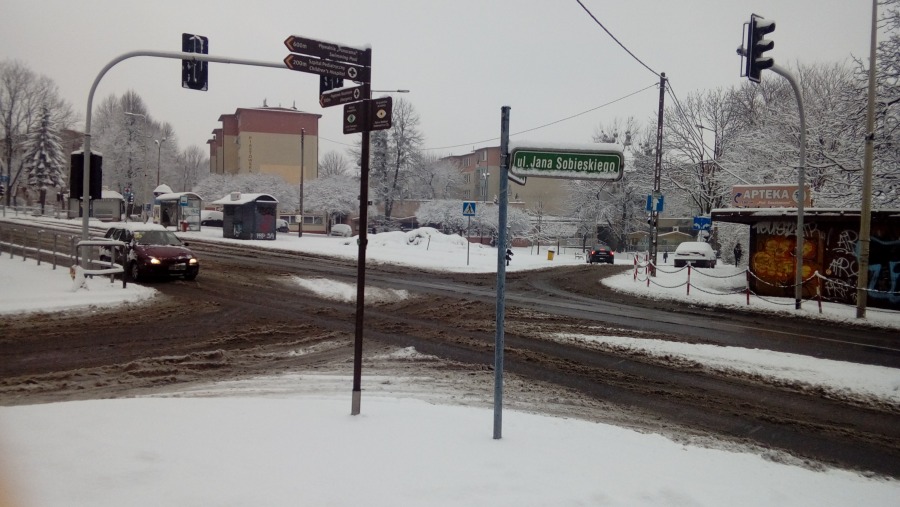 Zima zaskoczyła drogowców. Zasypane ulice - foto