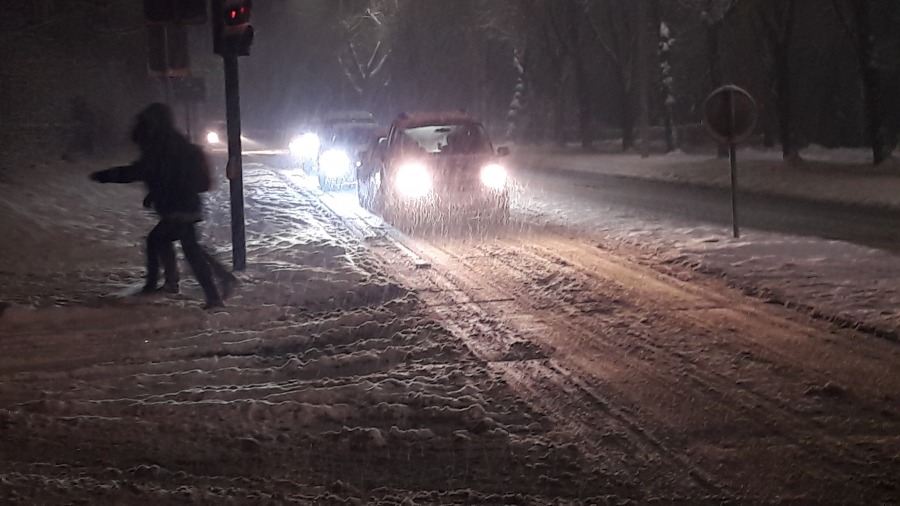 Śnieg paraliżuje miasto. Zawiedli synoptycy?