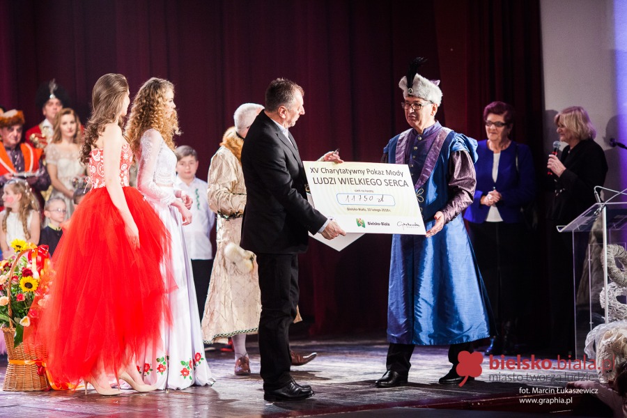 Potrafią się dobrze  bawić. Zebrali już pół miliona