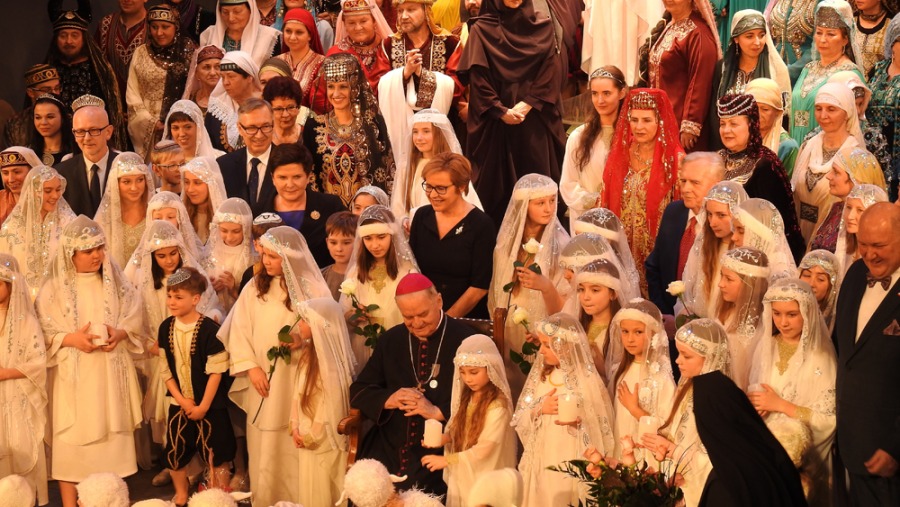 Beata Szydło dziękuje bielskiemu biskupowi - foto