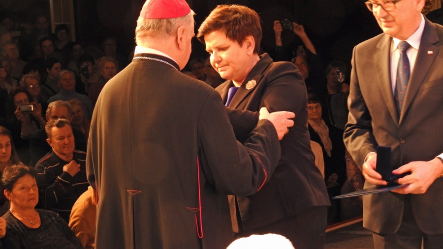 Beata Szydło dziękuje bielskiemu biskupowi - foto