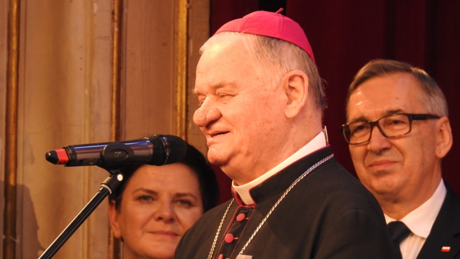 Beata Szydło dziękuje bielskiemu biskupowi - foto