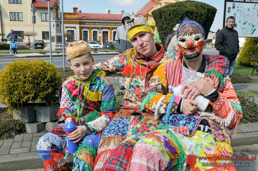 Kąpiel w wannie na środku rynku. To jest tradycja!