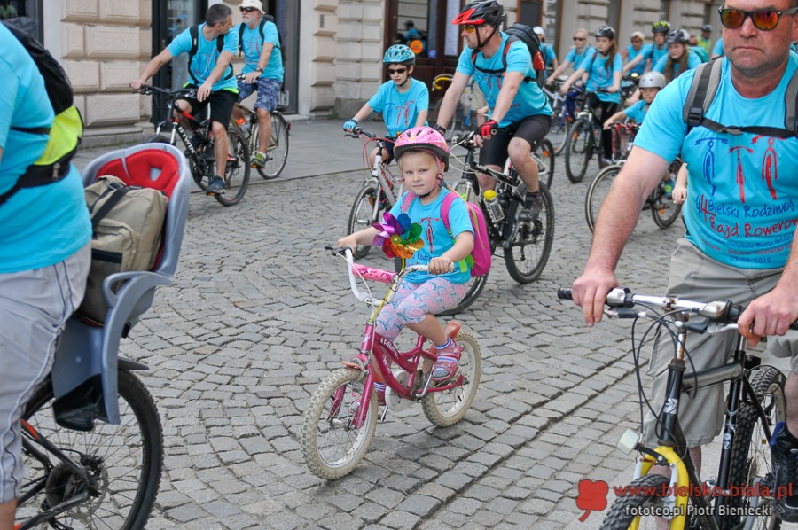Pogoda dopisuje rowerzystom. Wyjątkowa frekwencja na rajdzie - foto