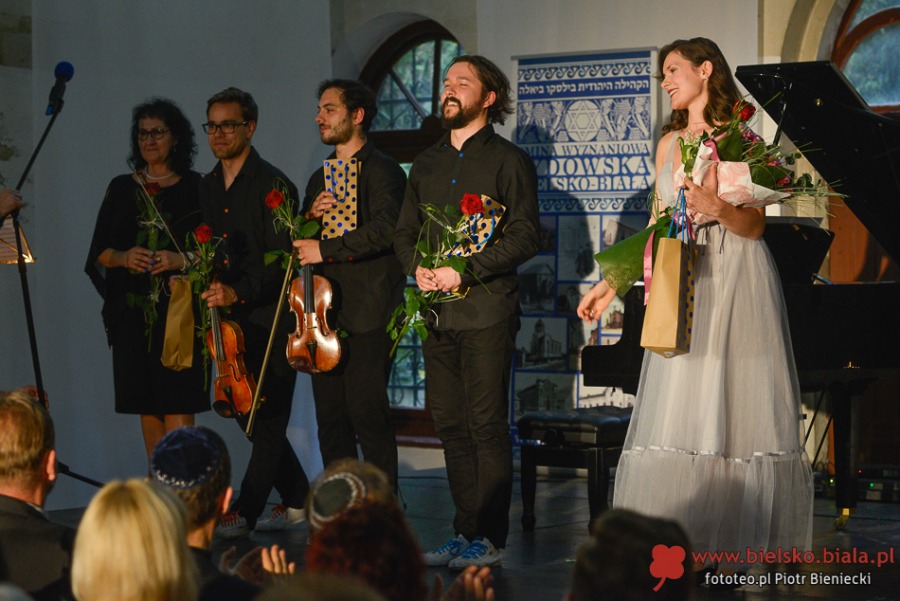 Zachwyt na cmentarzu. Fenomenalny koncert dla Selmy Kurz