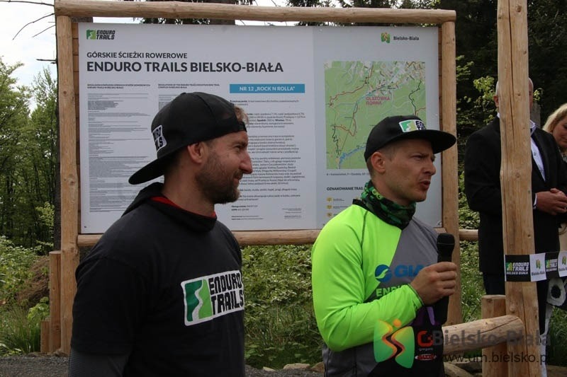 Liczne bandy i muldy na nowej trasie rowerowej - foto