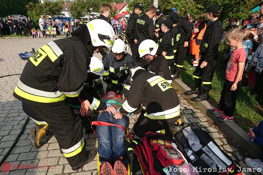 Podkładali ogień i gasili. Spektakularne pokazy ochotników