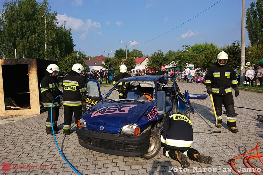 Podkładali ogień i gasili. Spektakularne pokazy ochotników