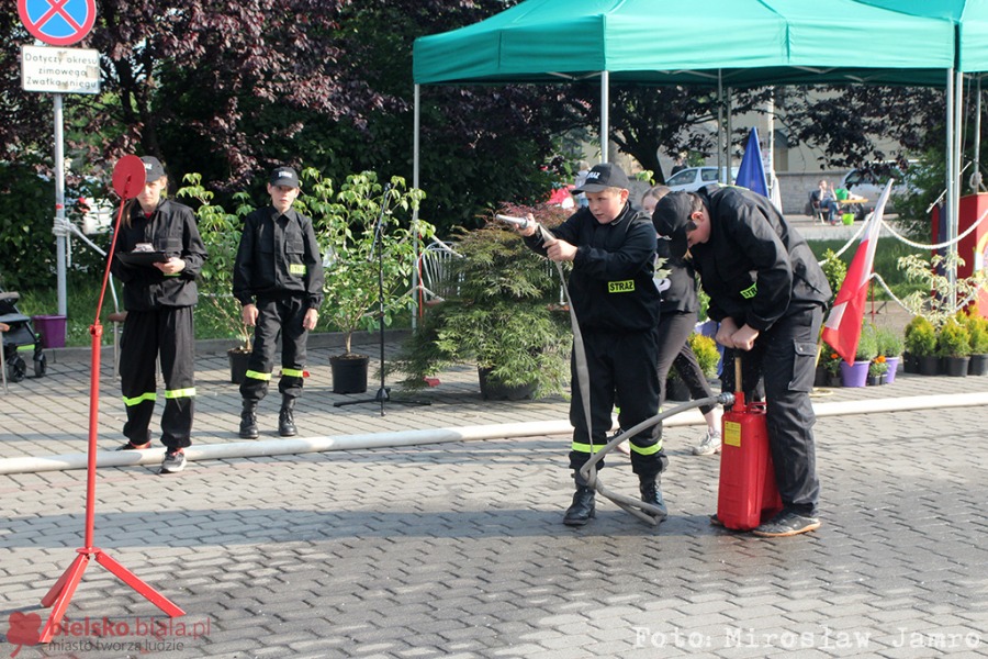 Podkładali ogień i gasili. Spektakularne pokazy ochotników