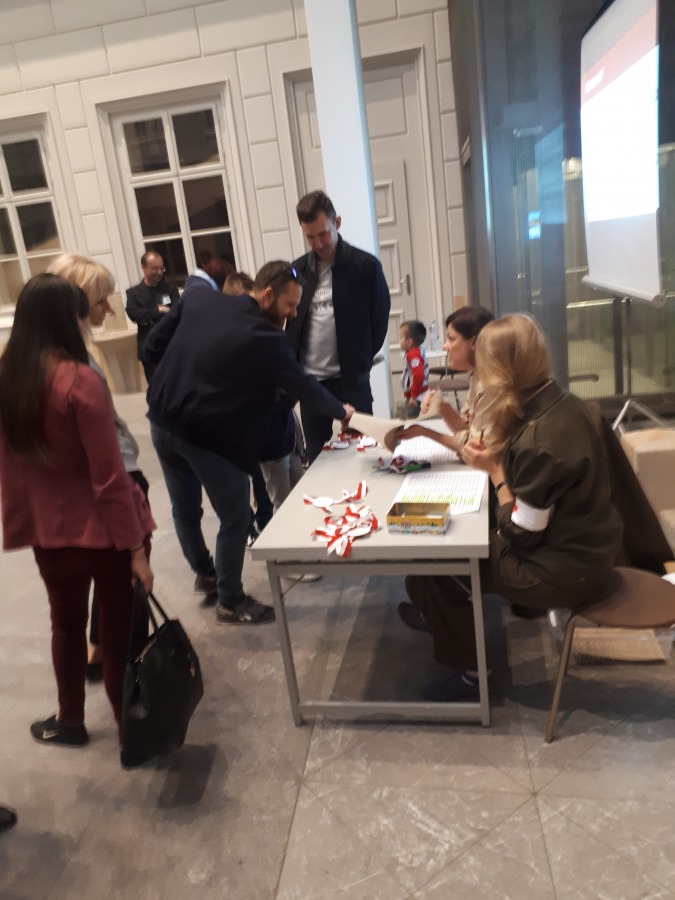 Zwiedzanie do północy. Tłumy na zamku Sułkowskich - foto