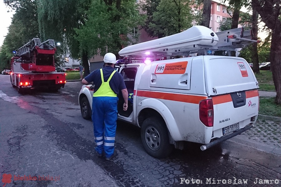 Spłonął pokój z wyposażeniem. Ewakuacja mieszkańców - film