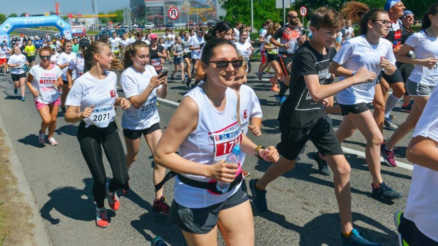Były przypadki omdleń. Wielki bieg w upalnym słońcu  - foto