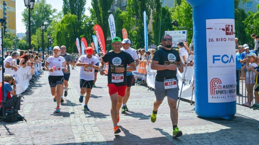 Były przypadki omdleń. Wielki bieg w upalnym słońcu  - foto