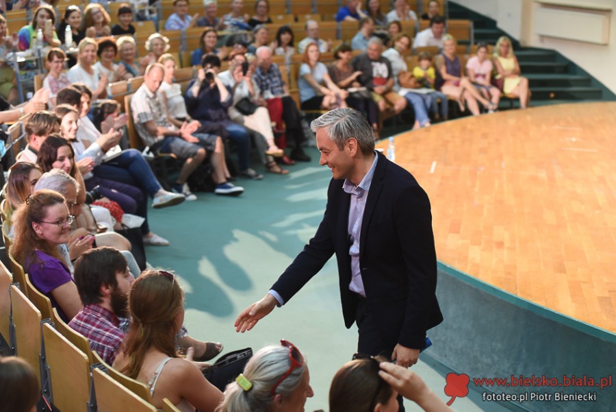 Prezydent Robert Biedroń w Bielsku-Białej. Owacje na stojąco - foto