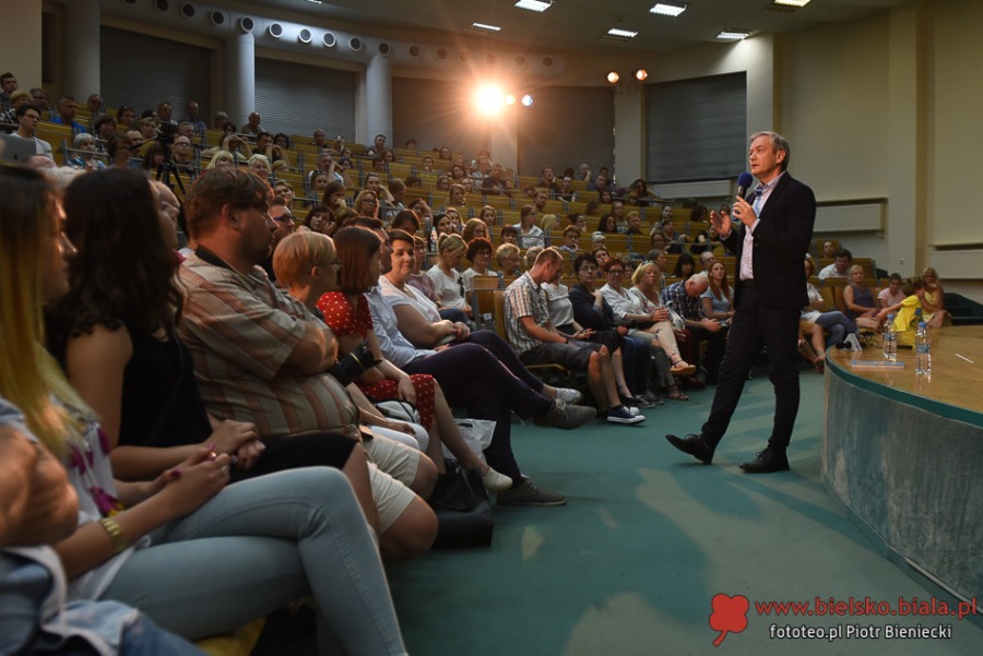 Prezydent Robert Biedroń w Bielsku-Białej. Owacje na stojąco - foto