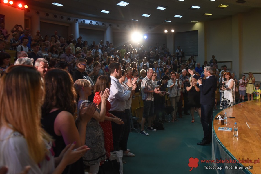 Prezydent Robert Biedroń w Bielsku-Białej. Owacje na stojąco - foto
