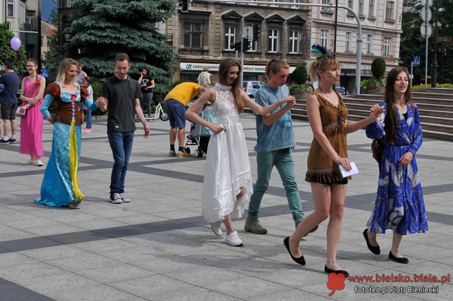 Marzenia na placu Chrobrego. Gdzie spojrzysz, tam… Biedroń - foto
