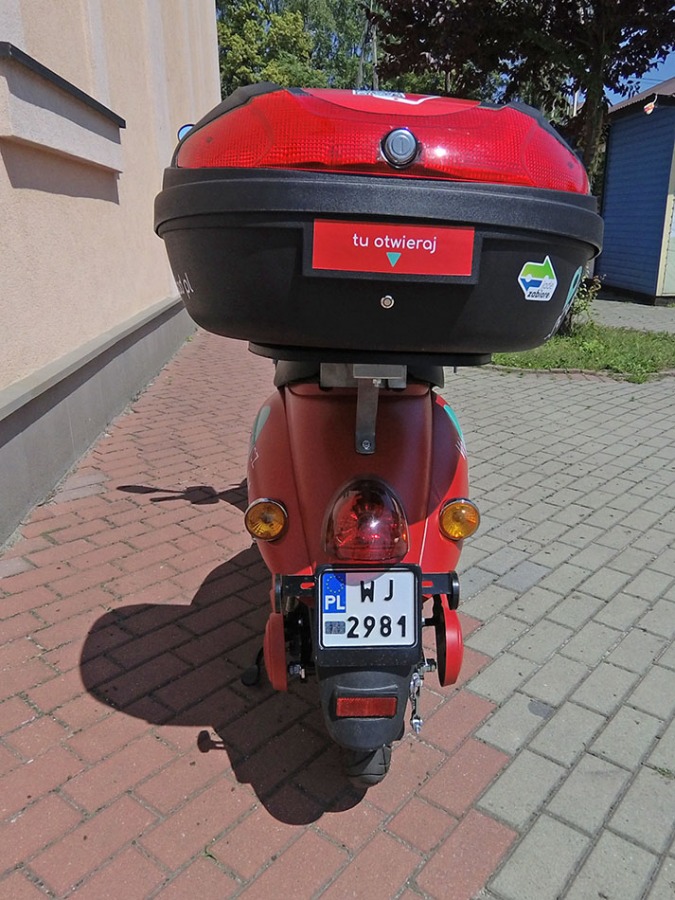 Jak jeździć taniej i szybciej? Nieoficjalny test nowych skuterów