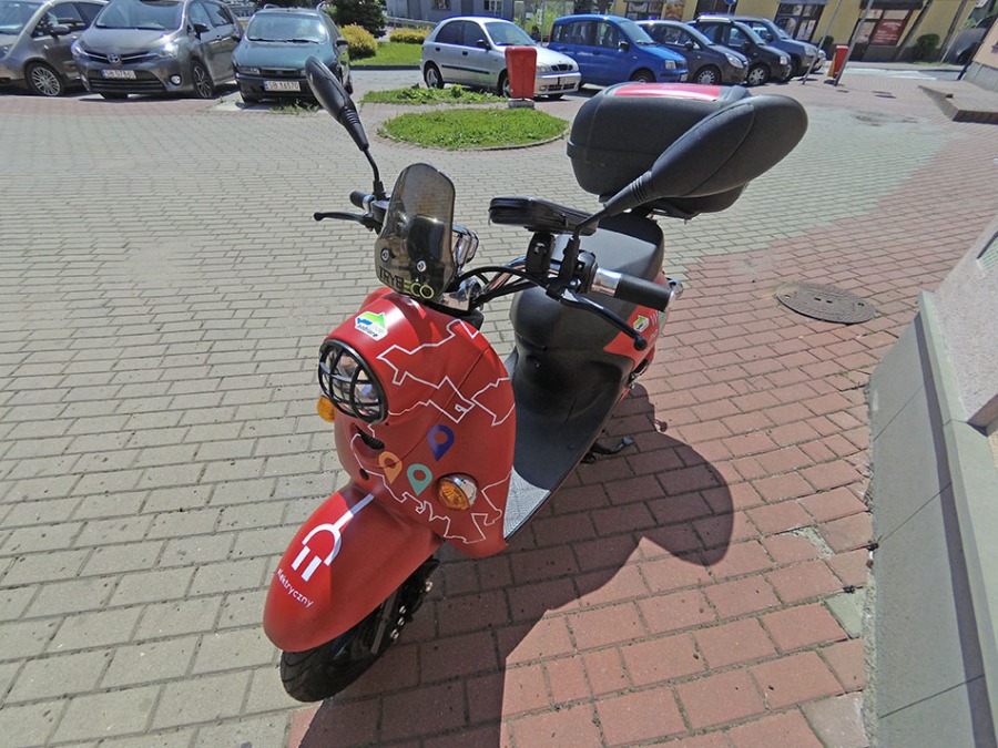 Jak jeździć taniej i szybciej? Nieoficjalny test nowych skuterów