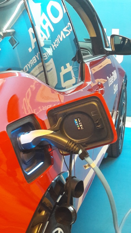Bezpłatny prąd w nowej stacji. Test elektryka w ruchu miejskim - ZDJĘCIA