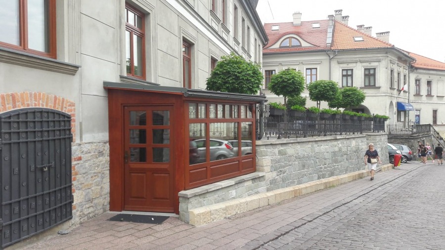 Pięknieje kamienica na starówce. Hotel i restauracja koło zamku