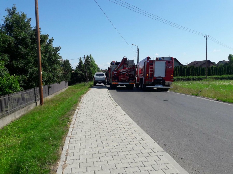 Wybuch gazu w Pisarzowicach. Poszkodowanego zabrał śmigłowiec LPR - foto